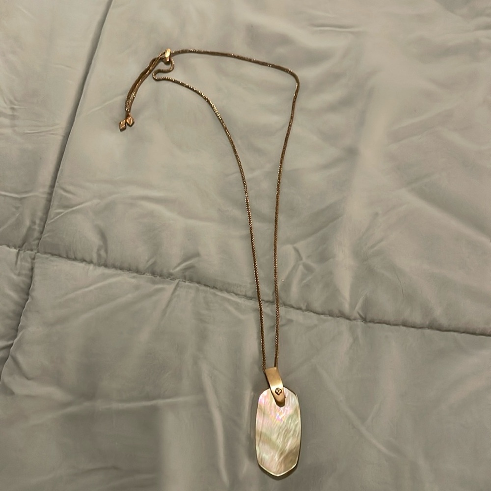 Kendra Scott necklace